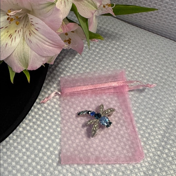 Vintage 1998 Avon Crystal Dragon Fly Pin Brooch Shades of Blue Rhinestone 1.5” - Picture 9 of 12
